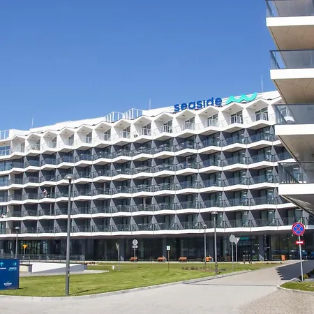 Al-dom De Luxe Z Bocznym Widokiem Na Morze I Miejscem W Hali Garazowej Kolberg