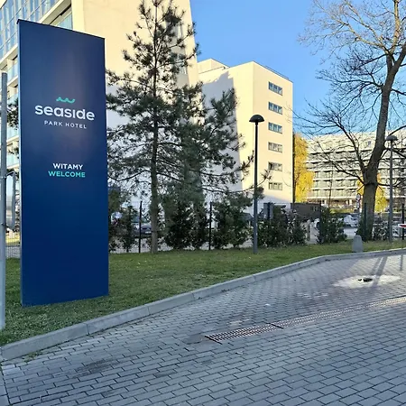 Al-dom De Luxe Z Bocznym Widokiem Na Morze I Miejscem W Hali Garazowej Apartment Kolberg