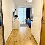 Al-dom De Luxe Z Bocznym Widokiem Na Morze I Miejscem W Hali Garazowej Apartment *