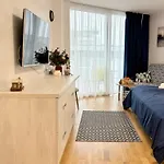 Apartment Al-dom De Luxe Z Bocznym Widokiem Na Morze I Miejscem W Hali Garazowej *