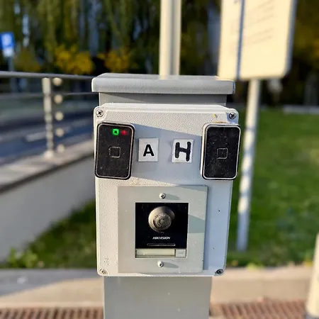 Al-dom Seaside Z Bocznym Widokiem Na Morze I Miejscem W Hali Garazowej *